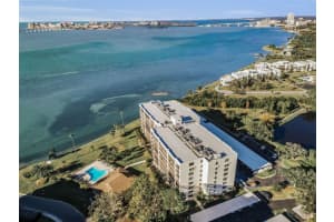 100 Oakmont Ln #307, BELLEAIR