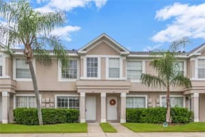 327 Kensington Lake Cir, BRANDON