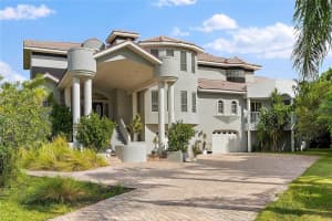 608 Columbus Dr, TIERRA VERDE