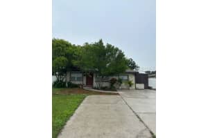 107 Emerald Ln, LARGO