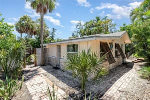 660 Linley St, LONGBOAT KEY