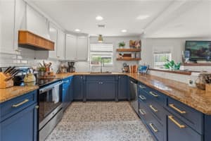 1017 E HENRY AVE, TAMPA, FL 33604 - MLS#MFRTB8425753