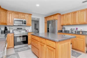 204 7TH AVENUE, RUSKIN, FL 33570 - MLS#MFRTB8425783