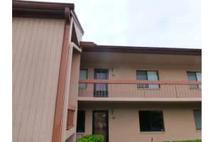 110 Lakeside Dr #10, OLDSMAR