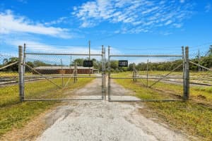 10521 COUNTY ROAD 579, THONOTOSASSA, FL 33592 Sold 12/29/25