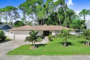 2486 Indian Trl E, PALM HARBOR