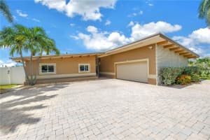 16 Treasure Ln, TREASURE ISLAND