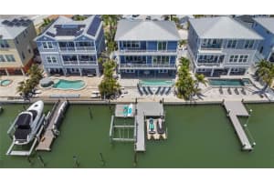 460 137th Avenue Cir, MADEIRA BEACH