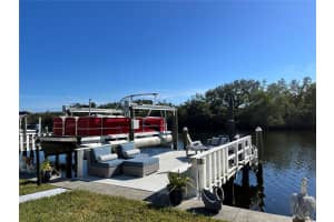 556 MOUNT OAK AVENUE, ST PETERSBURG, FL 33702 - MLS#MFRTB8426277