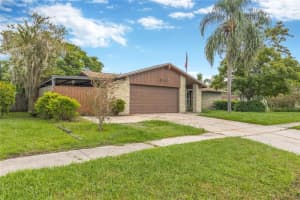 802 Centerwood Ct, BRANDON