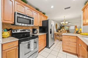 7310 SUNSHINE SKYWAY LANE, ST PETERSBURG, FL 33711 - MLS#MFRTB8427596