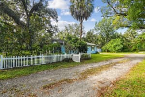 4220 LAKEWOOD DRIVE, SEFFNER, FL 33584 Sold 11/21/25