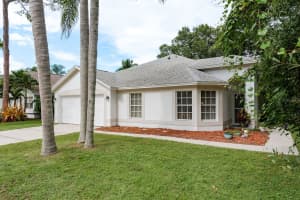 813 CRESTRIDGE DRIVE, TARPON SPRINGS, FL 34688 - MLS#MFRTB8427962