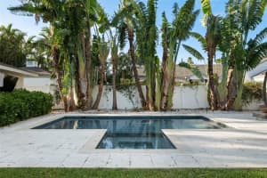 827 SNELL ISLE BOULEVARD, ST PETERSBURG, FL 33704 Sold 02/13/26