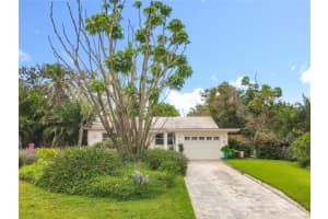 37 Dolphin Dr #a, TREASURE ISLAND