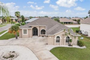 821 Greenview Dr, APOLLO BEACH