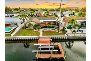 727 Flamingo Dr, APOLLO BEACH