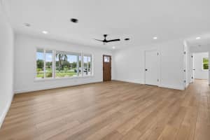 2726 LESLEE LAKE DRIVE, ST PETERSBURG, FL 33713 - MLS#MFRTB8428507