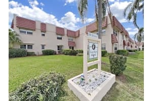 10038 62nd Ter N #8, ST PETERSBURG