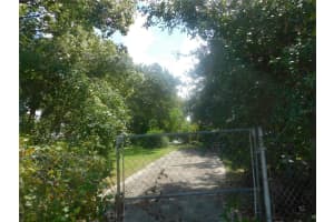 915 CLAY AVENUE, BRANDON, FL 33510 Sold 11/17/25