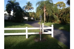 137 Caribbean Rd, NAPLES