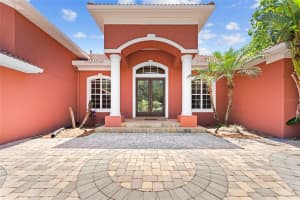 614 Vintage Way Brandon, FL 33511 - Off Market