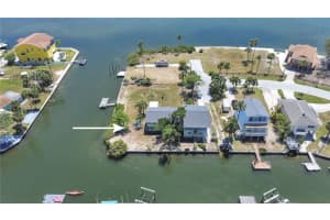 6400 Driftwood Dr, HUDSON