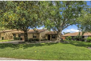 9691 Lake Seminole Dr E, LARGO
