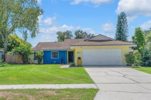 620 Rollingwood Ln, VALRICO