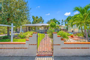 6920 BOUGAINVILLA AVENUE, ST PETERSBURG, FL 33707 - MLS#MFRTB8430142