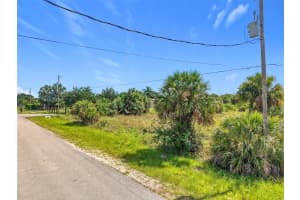 10TH ST NE, NAPLES, FL 34120 - MLS#MFRTB8430793
