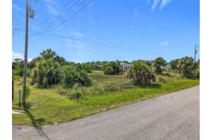10TH ST NE, NAPLES, FL 34120 - MLS#MFRTB8430793