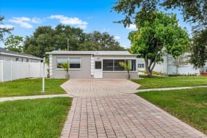 819 SOUTHWEST BOULEVARD, ST PETERSBURG, FL 33703 - MLS#MFRTB8430832
