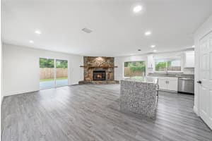 2515 LAKE ELLEN CIRCLE, TAMPA, FL 33618 - MLS#MFRTB8431013