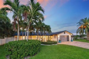 1220 81ST STREET, ST PETERSBURG, FL 33707 - MLS#MFRTB8431403