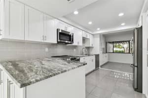 4220 FAIRWAY RUN, TAMPA, FL 33618 - MLS#MFRTB8431540