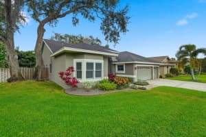 700 WESTFIELD COURT, DUNEDIN, FL 34698 - MLS#MFRTB8432647