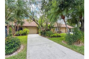 9942 LAKE SEMINOLE DRIVE, LARGO, FL 33773 - MLS#MFRTB8433723