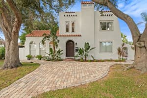 6735 POINSETTIA AVENUE, ST PETERSBURG, FL 33707 Sold 10/31/25