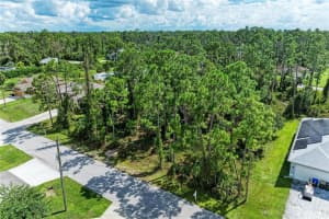 Lot 4 & Lot 5 FOXGLOVE AVENUE, NORTH PORT, FL 34288 - MLS#MFRTB8434836