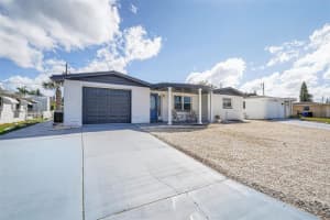 1516 Sentinel St, HOLIDAY