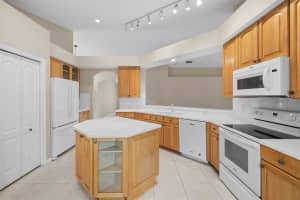 252 ARBOR WOODS CIRCLE, OLDSMAR, FL 34677 Sold 11/10/25