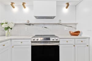 100 4TH AVENUE, ST PETERSBURG, FL 33701 - MLS#MFRTB8435544
