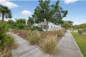 2501 OAKDALE STREET, ST PETERSBURG, FL 33705 - MLS#MFRTB8436657