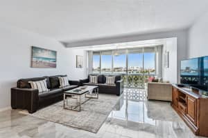 31 ISLAND WAY, CLEARWATER BEACH, FL 33767 - MLS#MFRTB8436789