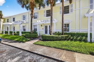 5184 BEACH DRIVE, ST PETERSBURG, FL 33705 - MLS#MFRTB8436843