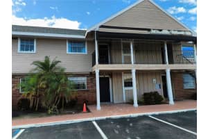 200 Country Club Dr #805, LARGO