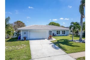 725 SNUG ISLAND, CLEARWATER BEACH, FL 33767 - MLS#MFRTB8437250