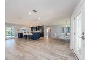 725 SNUG ISLAND, CLEARWATER BEACH, FL 33767 - MLS#MFRTB8437250