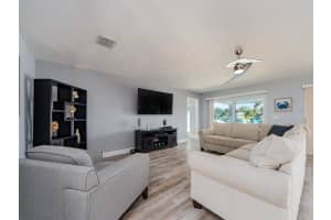 725 SNUG ISLAND, CLEARWATER BEACH, FL 33767 - MLS#MFRTB8437250